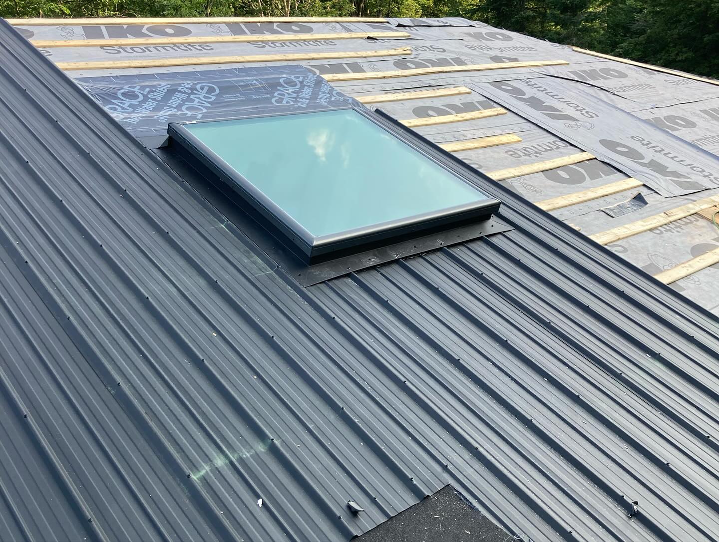 Steel and aluminum roofing installation